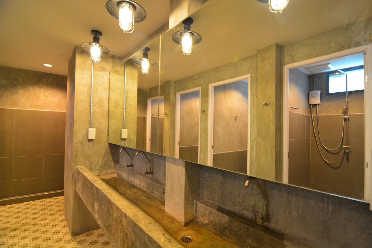 La Moon Hostel Bangkok Exterior photo