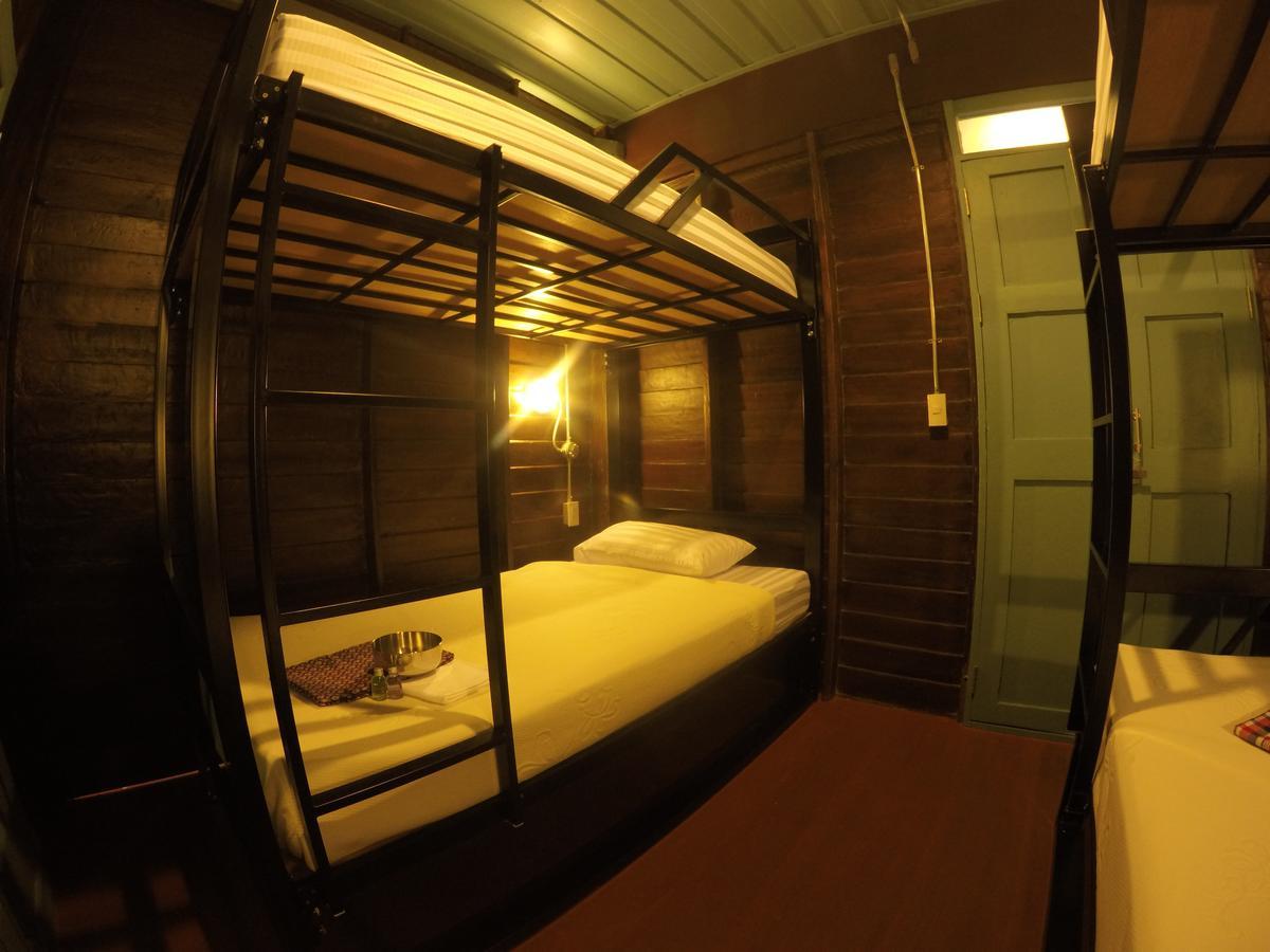 La Moon Hostel Bangkok Exterior photo