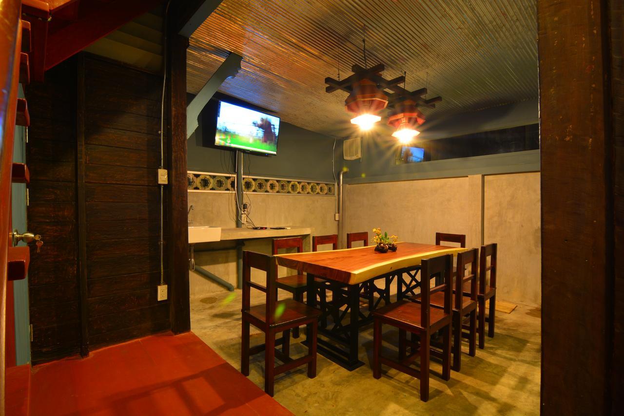 La Moon Hostel Bangkok Exterior photo