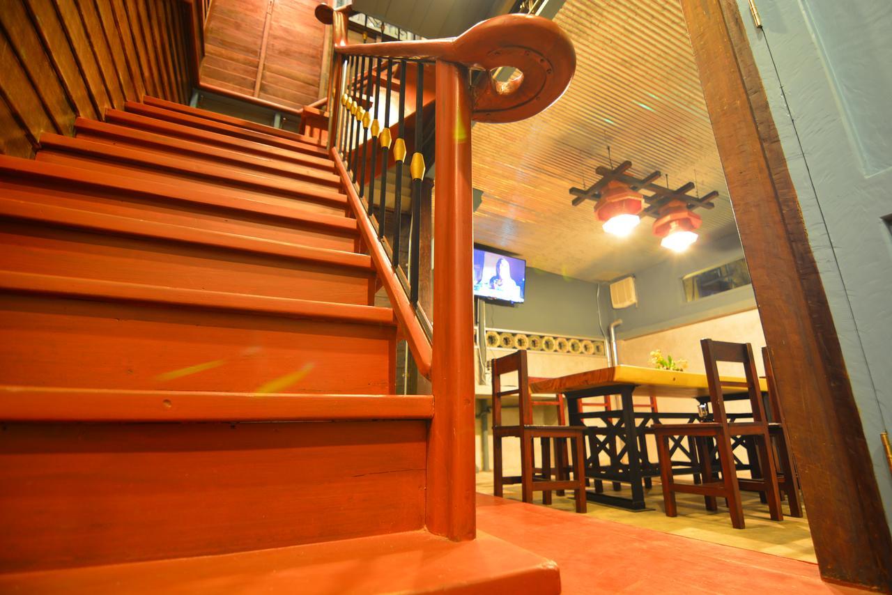 La Moon Hostel Bangkok Exterior photo