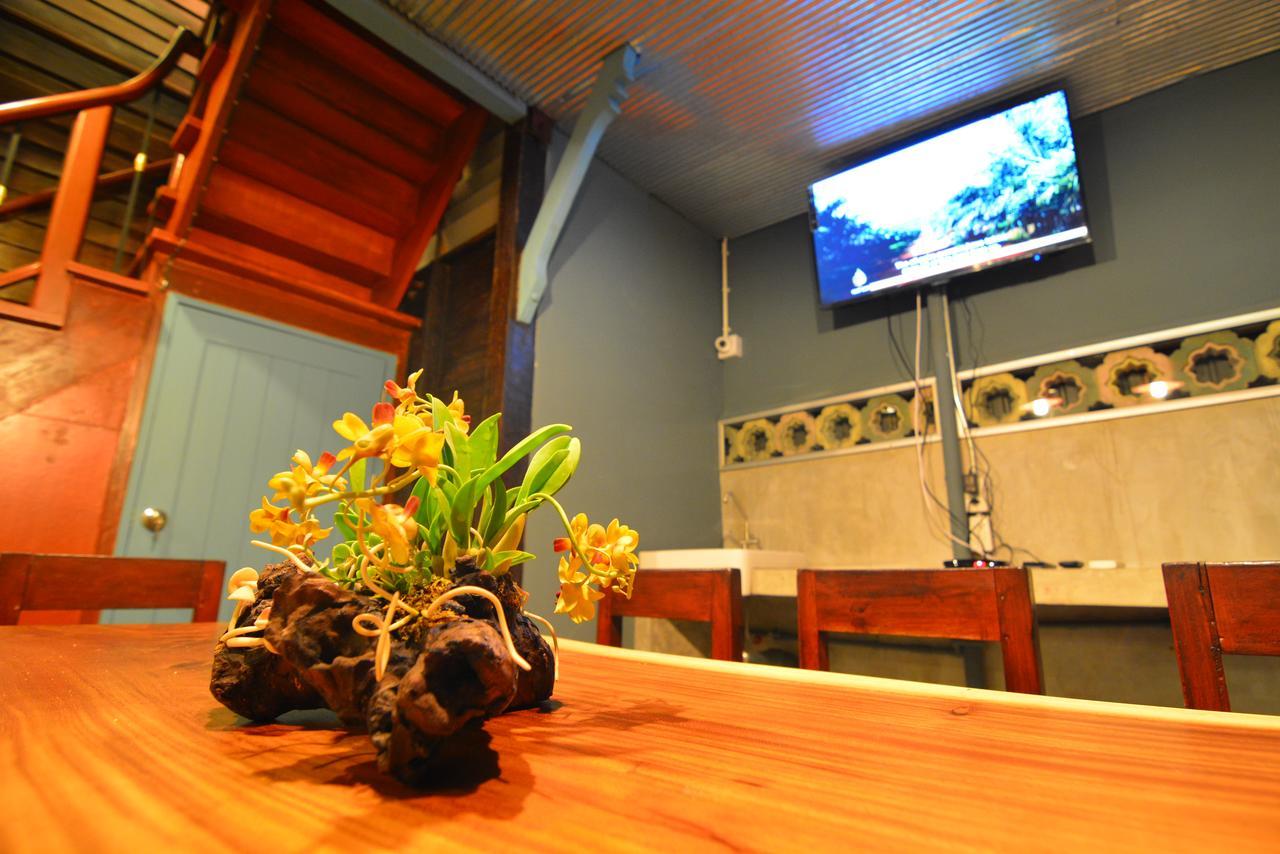 La Moon Hostel Bangkok Exterior photo