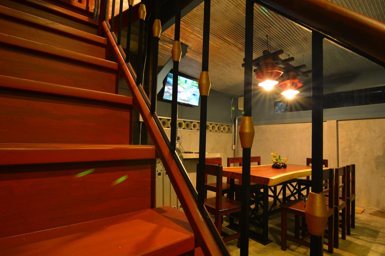 La Moon Hostel Bangkok Exterior photo