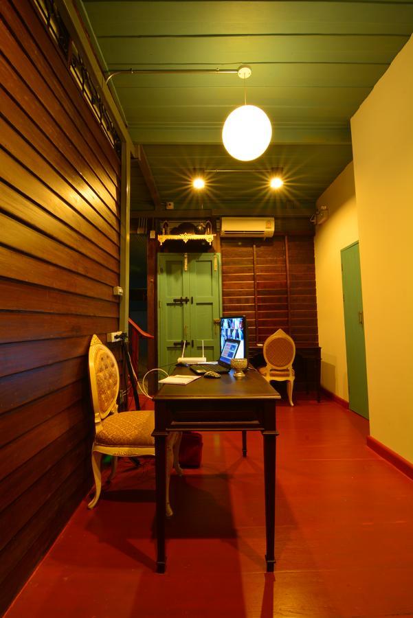 La Moon Hostel Bangkok Exterior photo