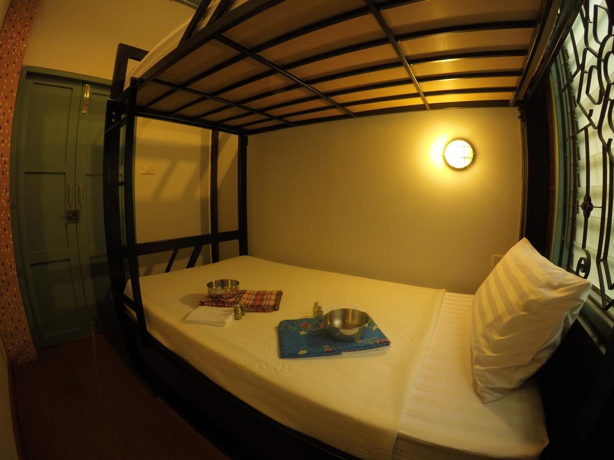 La Moon Hostel Bangkok Exterior photo