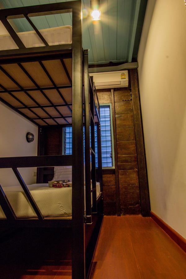 La Moon Hostel Bangkok Exterior photo