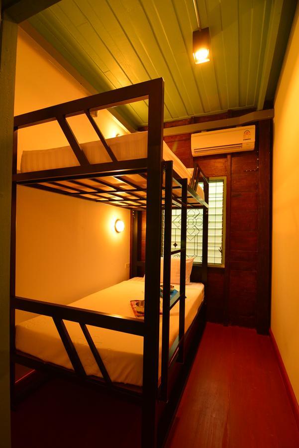 La Moon Hostel Bangkok Exterior photo